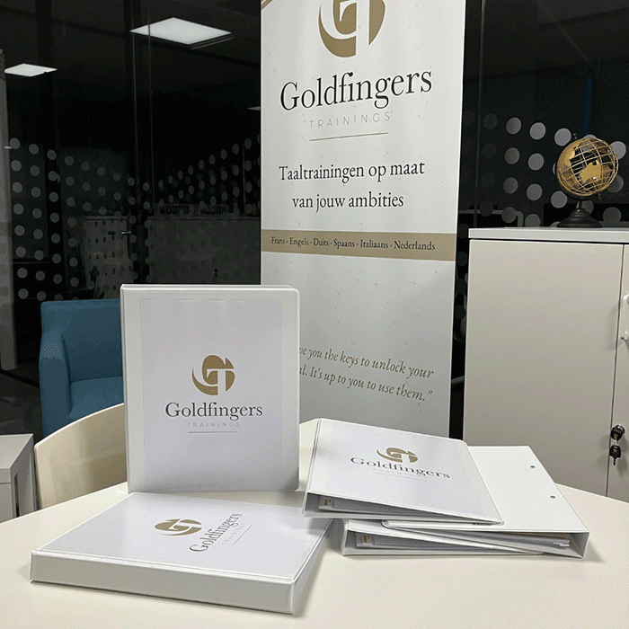 Mappen en studiemateriaal in het thema van Goldfingers trainings